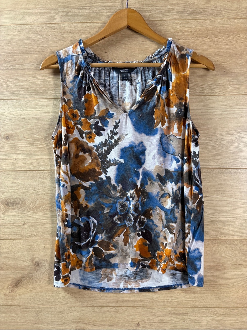 Simply Vera Vera Wang Artsy Floral V-Neck Ruffle Trim Tank Small
